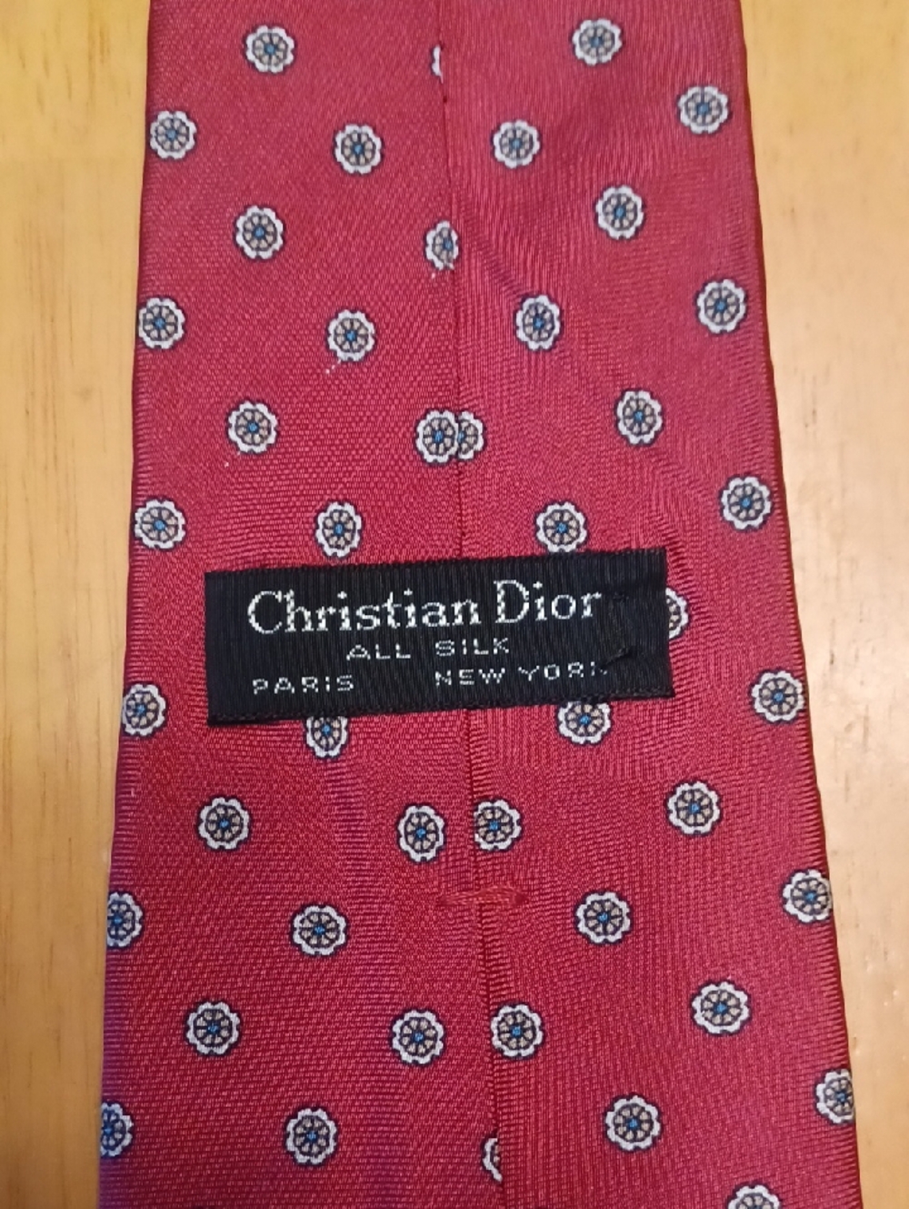Christian Dior 100% Silk Red Patterned Silk Tie Needs Cleaning And Slight Repair - Picture 2 of 7